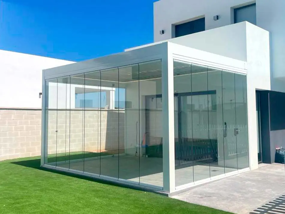Cerramientos en Valencia Cortina de Cristal abatible