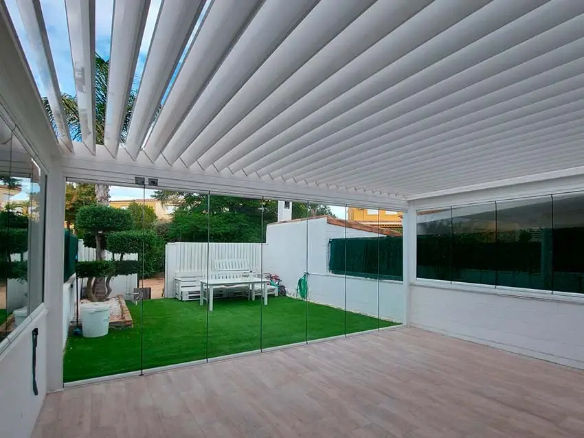 Interior de Pérgola bioclimática