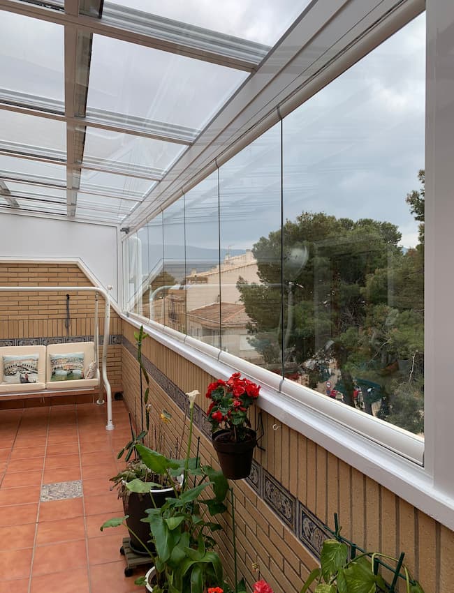 Cortinas de cristal con techo móvil