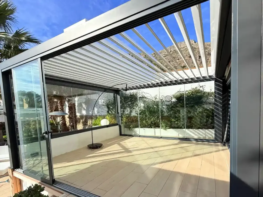 Pérgola bioclimática abierta