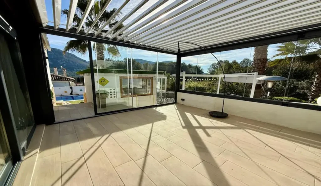 pérgola bioclimática local comercial